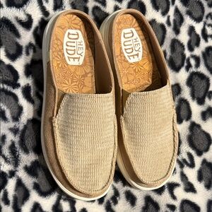 Hey Dude women’s Beige Slip-On size 8